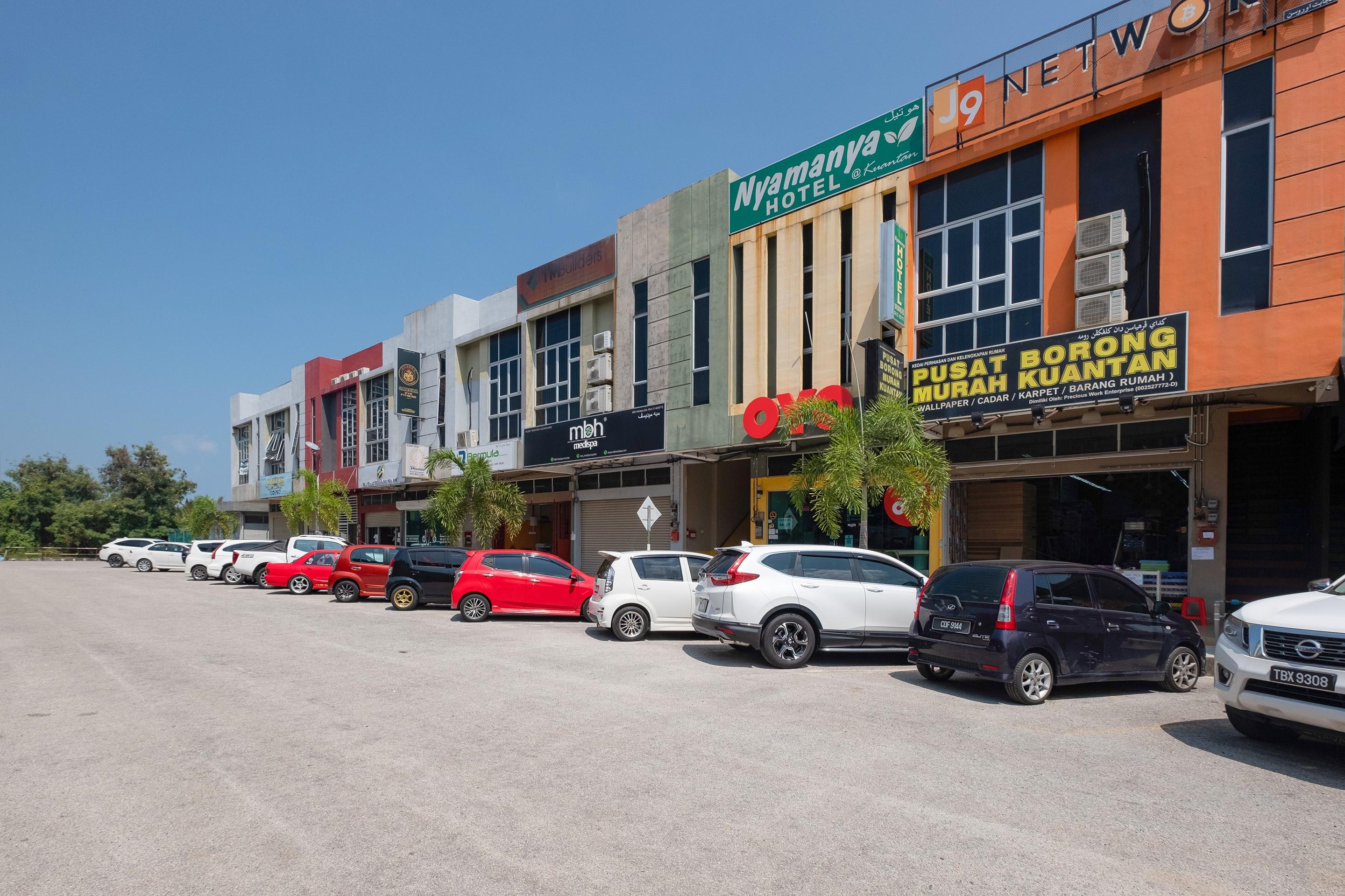 Oyo 89981 Nyamanya Hotel Kuantan Exterior photo